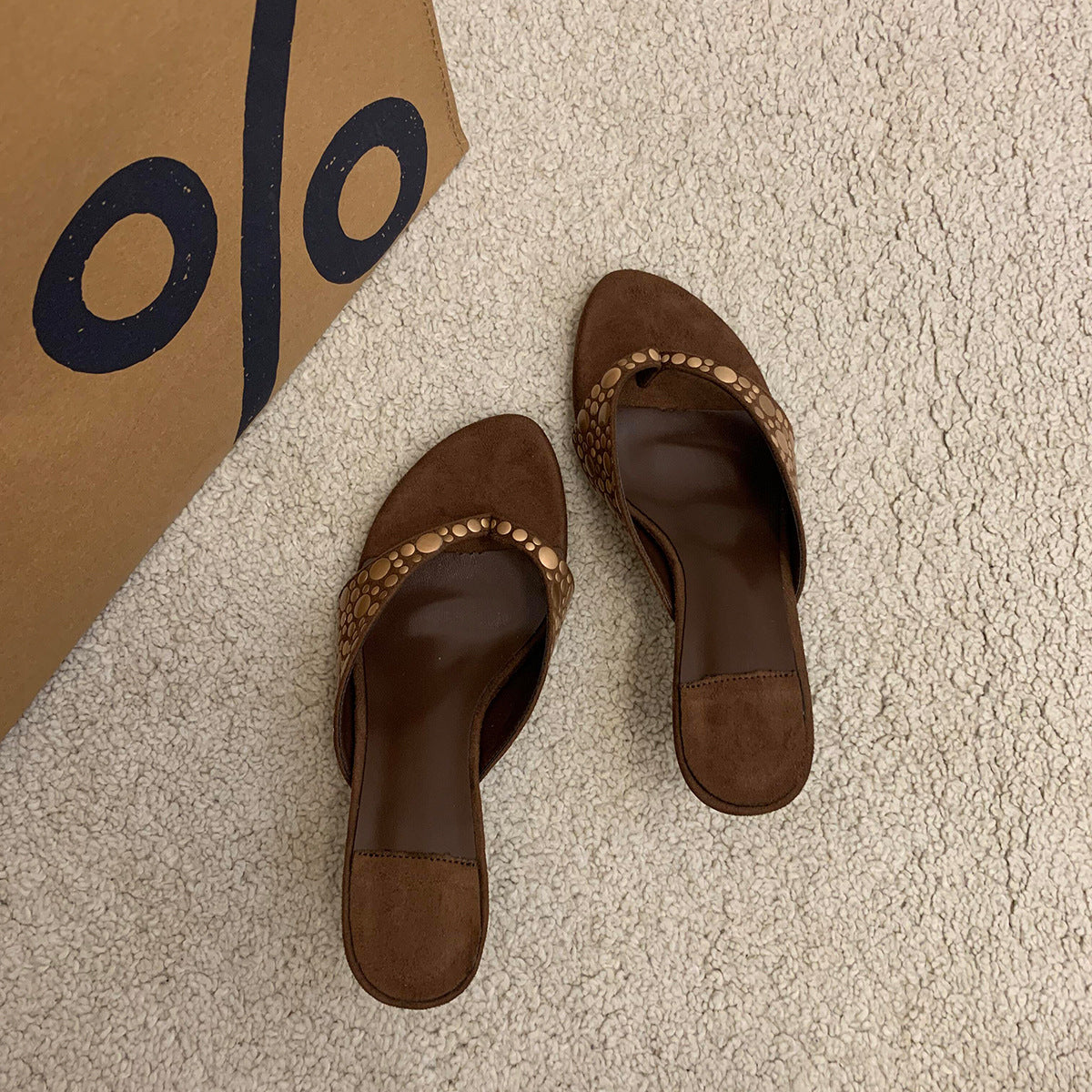 Sandales Femme Rétro Daim – Talon Aiguille Rivets