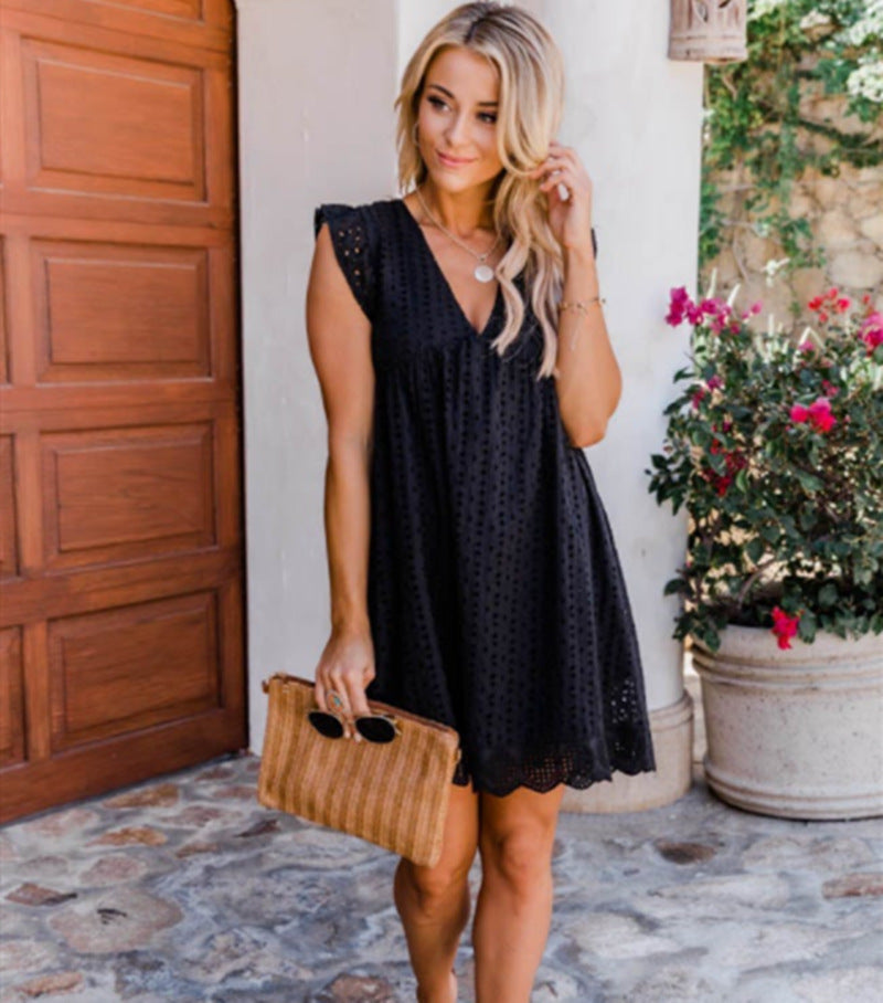 Robe Dentelle Femme – Décolleté V & Découpes Élégantes