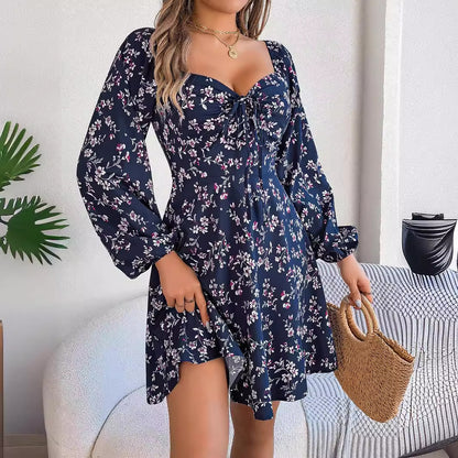 Robe Fleurie Col Carré à Lacets – A-Line Manche Longue