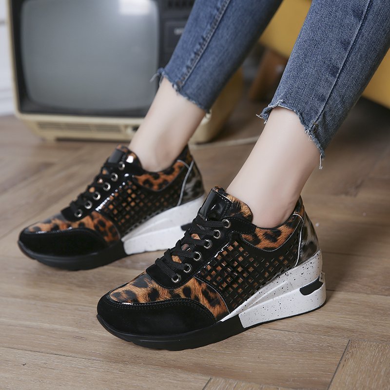 Sneakers femme ajourées à hauteur discrète