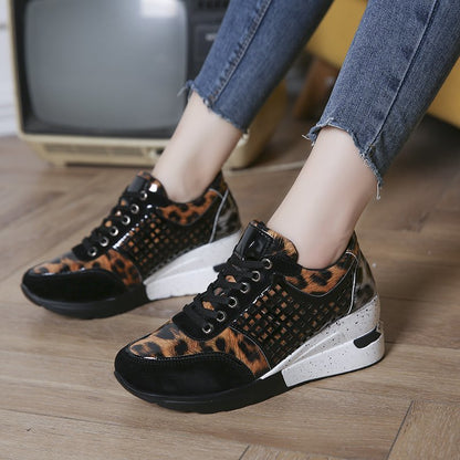 Sneakers femme ajourées à hauteur discrète