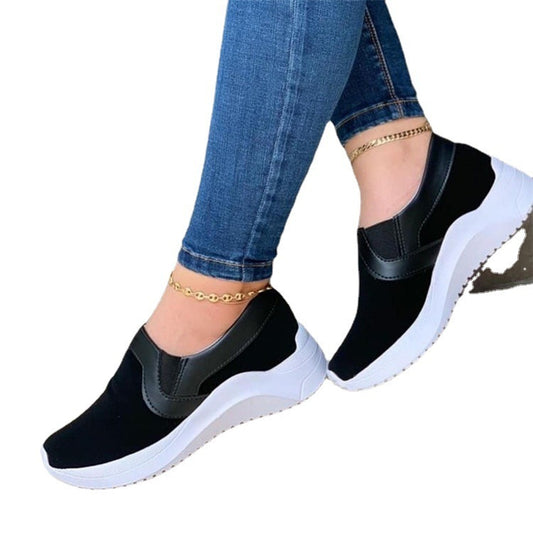 Baskets plates stylées pour look décontracté


