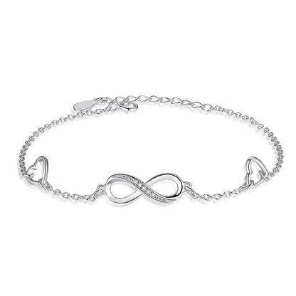 Bracelet Infinite Love en argent 925 sur fond blanc

