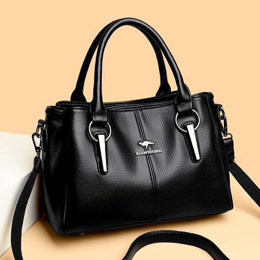 Sac femme grande capacité multi-poches en usage quotidien

