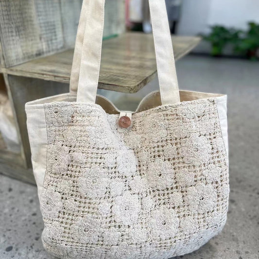 Sac léger en tissu pour look urbain estival

