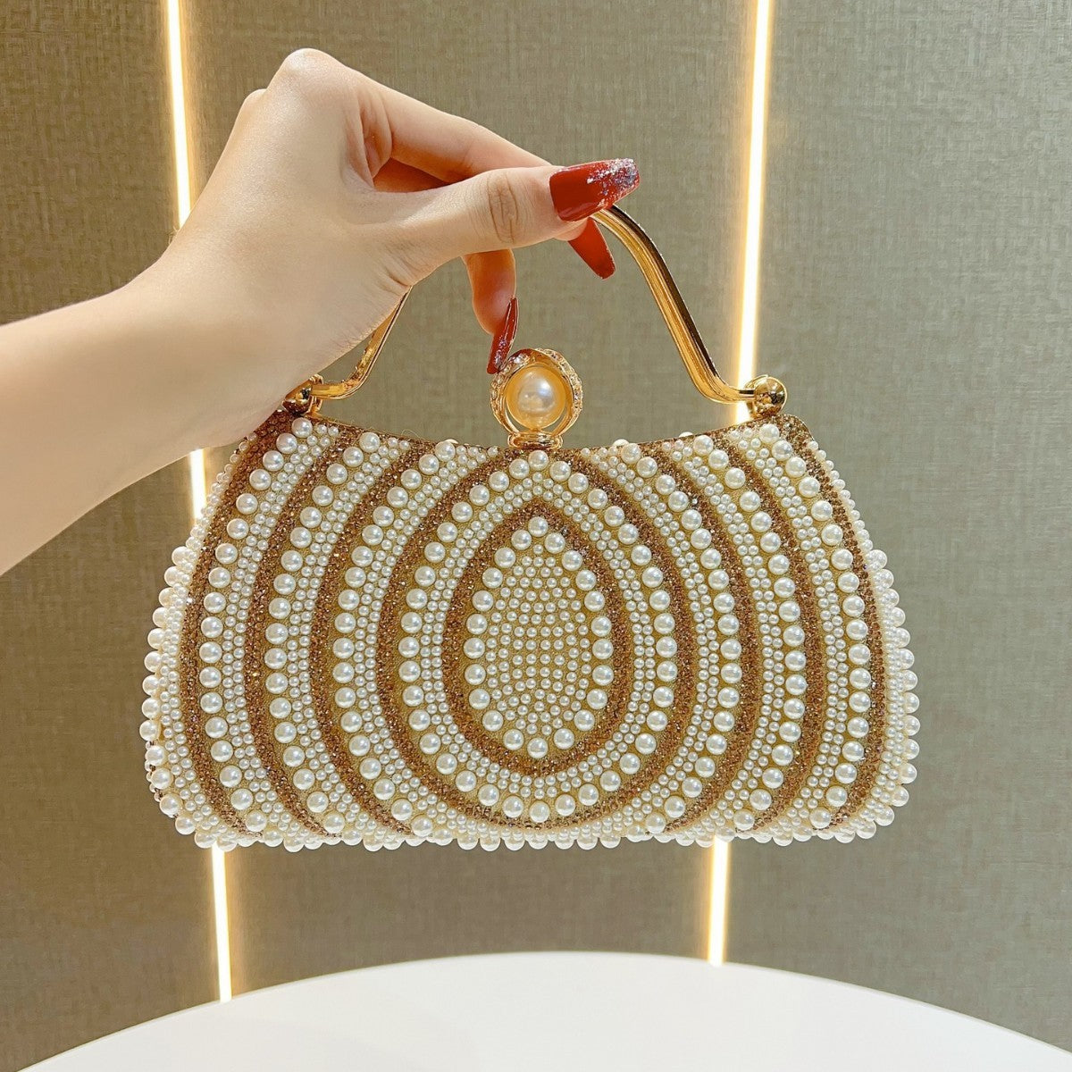 Sac à épaule orné de perles pour soirée

