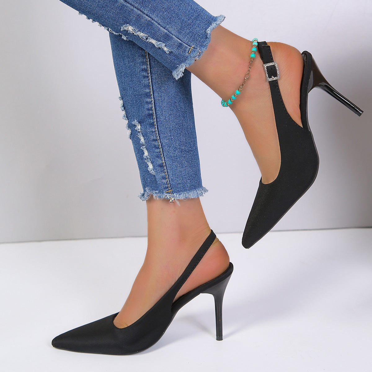 Sandales à Talons Aiguilles – Élégance Estivale au Bout Pointu