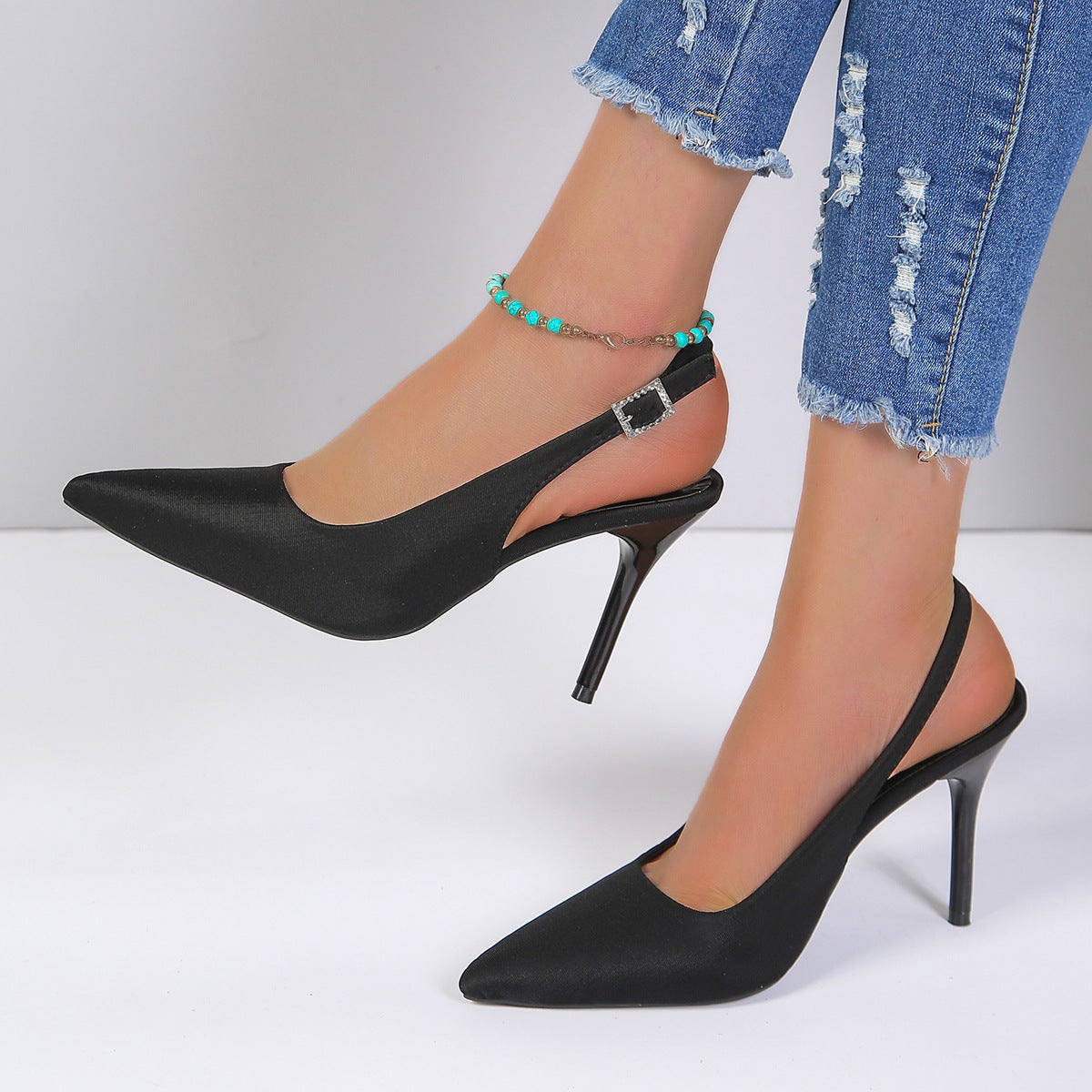 Sandales à Talons Aiguilles – Élégance Estivale au Bout Pointu