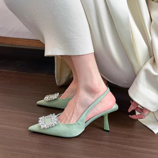 Chic et Brillance : Sandales à Bout Pointu avec Strass et Talon Élancé