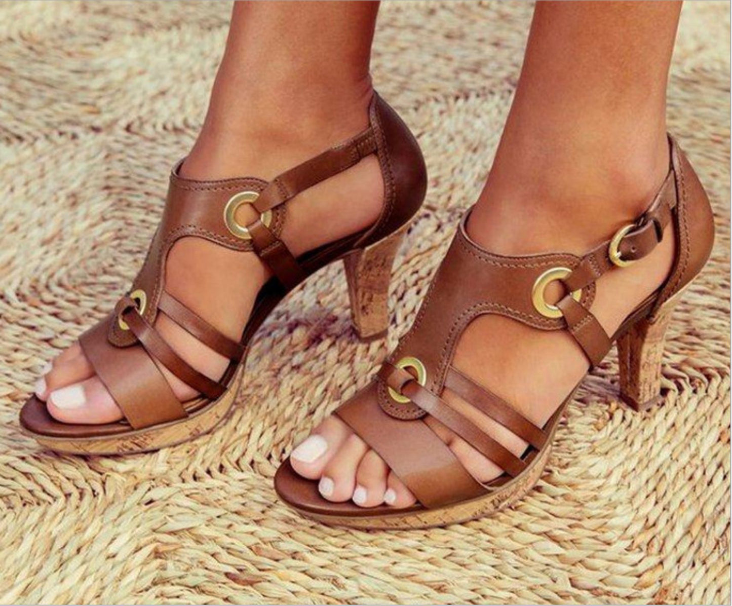 sandales avec boucles dorées